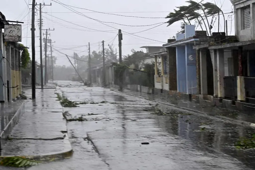 Imagem da notícia: Furacão Rafael causa novo apagão total em Cuba após ventos de 185 km/h nesta quarta (6)