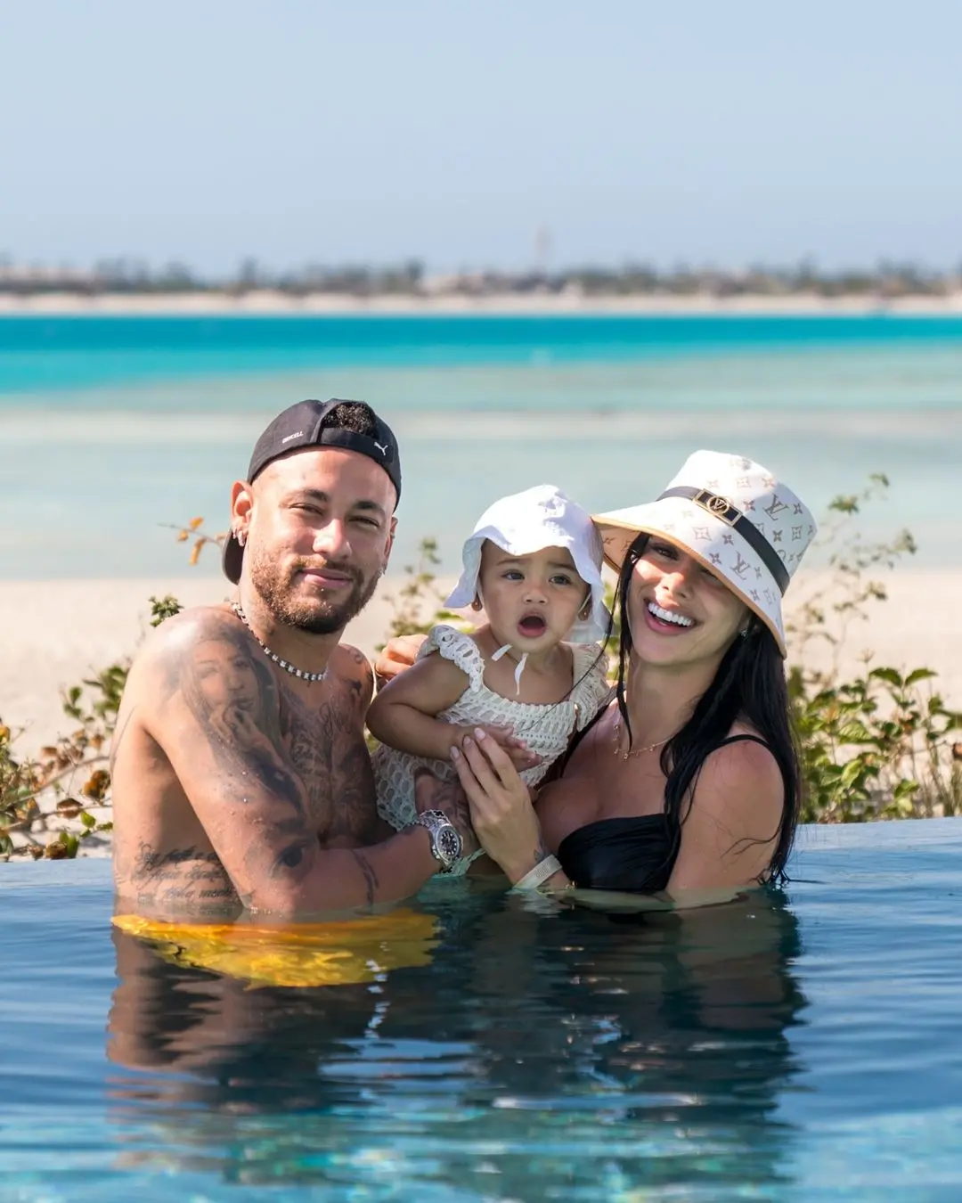 Imagem da notícia: Mavie, filha de Neymar, ganha festa de aniversário de 1 ano; veja cantores que irão se apresentar
