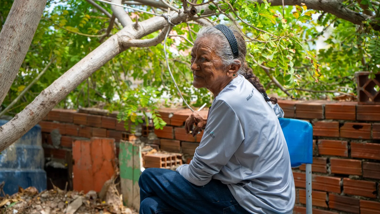 Dona Maria Lúcia Viana tem aprendido técnicas de cultivo