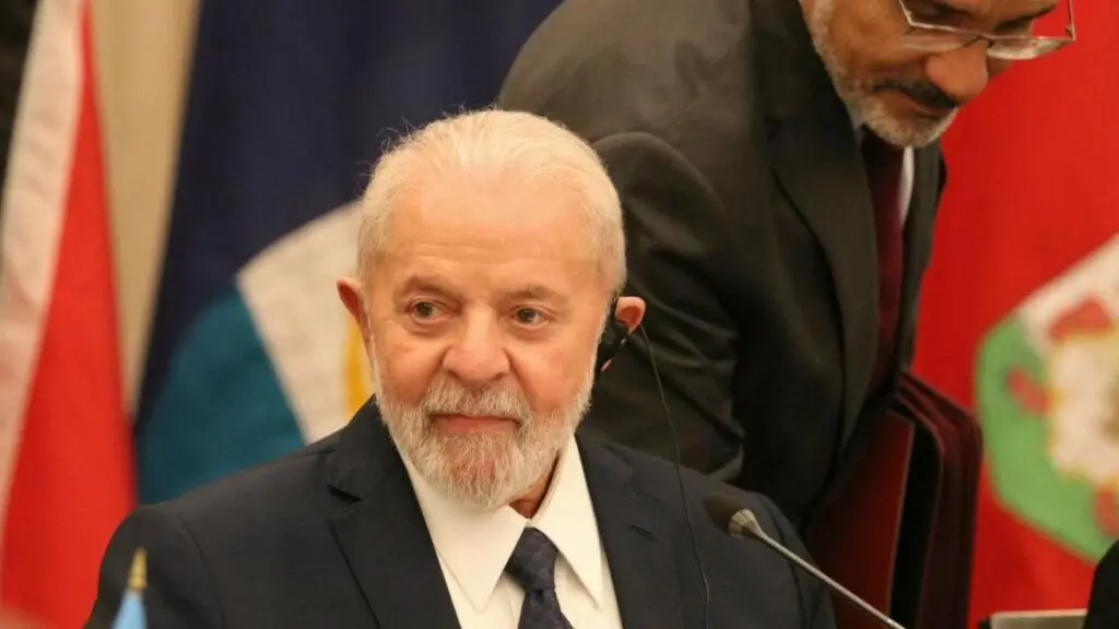 Imagem da notícia: Lula recebe liberação médica para viajar de avião após passar por novos exames neste domingo (10)