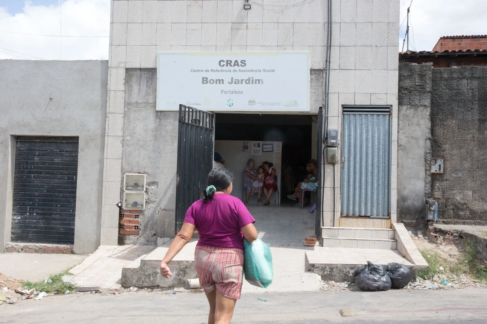 Sede provisória do CRAS Bom Jardim, onde usuários reclamam de falta de estrutura para atendimento