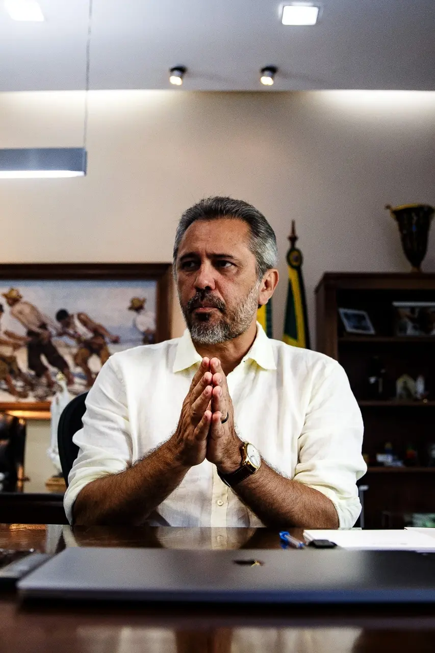 Imagem da notícia: Governador do Ceará enviará à Assembleia projeto para incluir bíblias em todas as escolas públicas