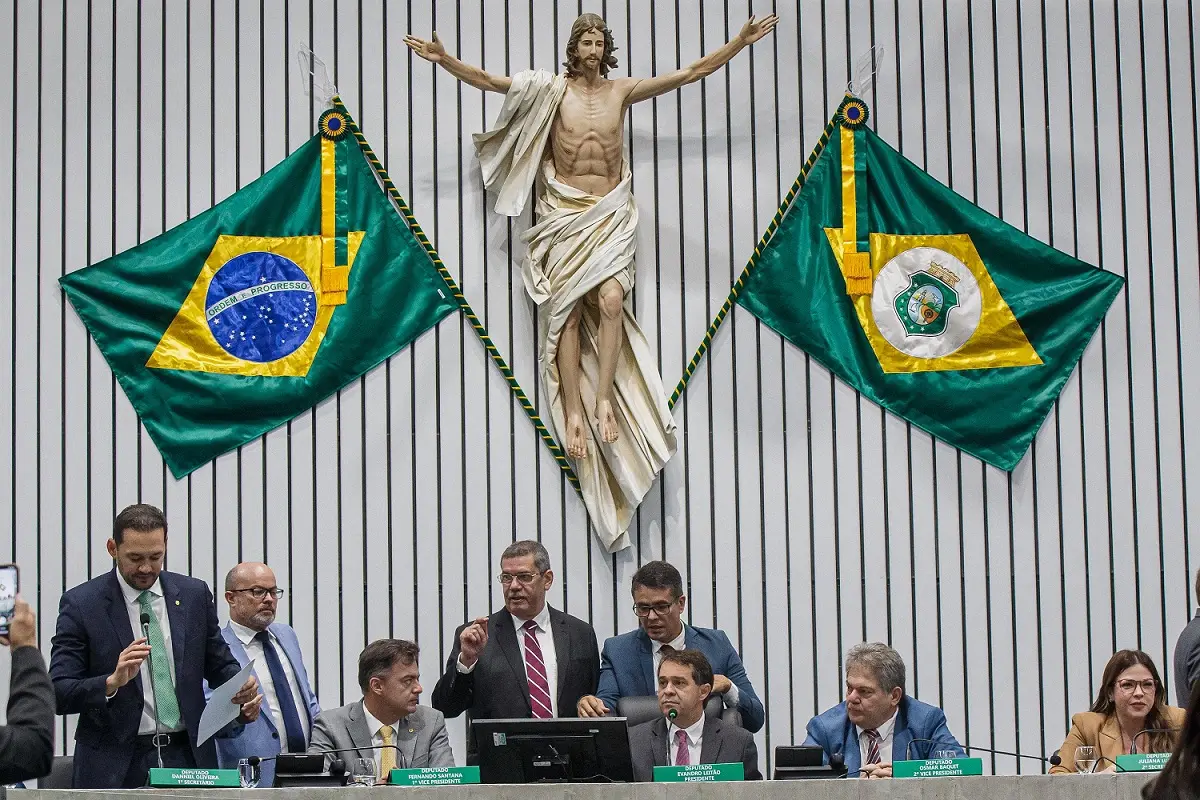 Imagem da notícia: Sucessão na Alece: Fernando Santana larga na frente, mas base governista ainda não fechou consenso