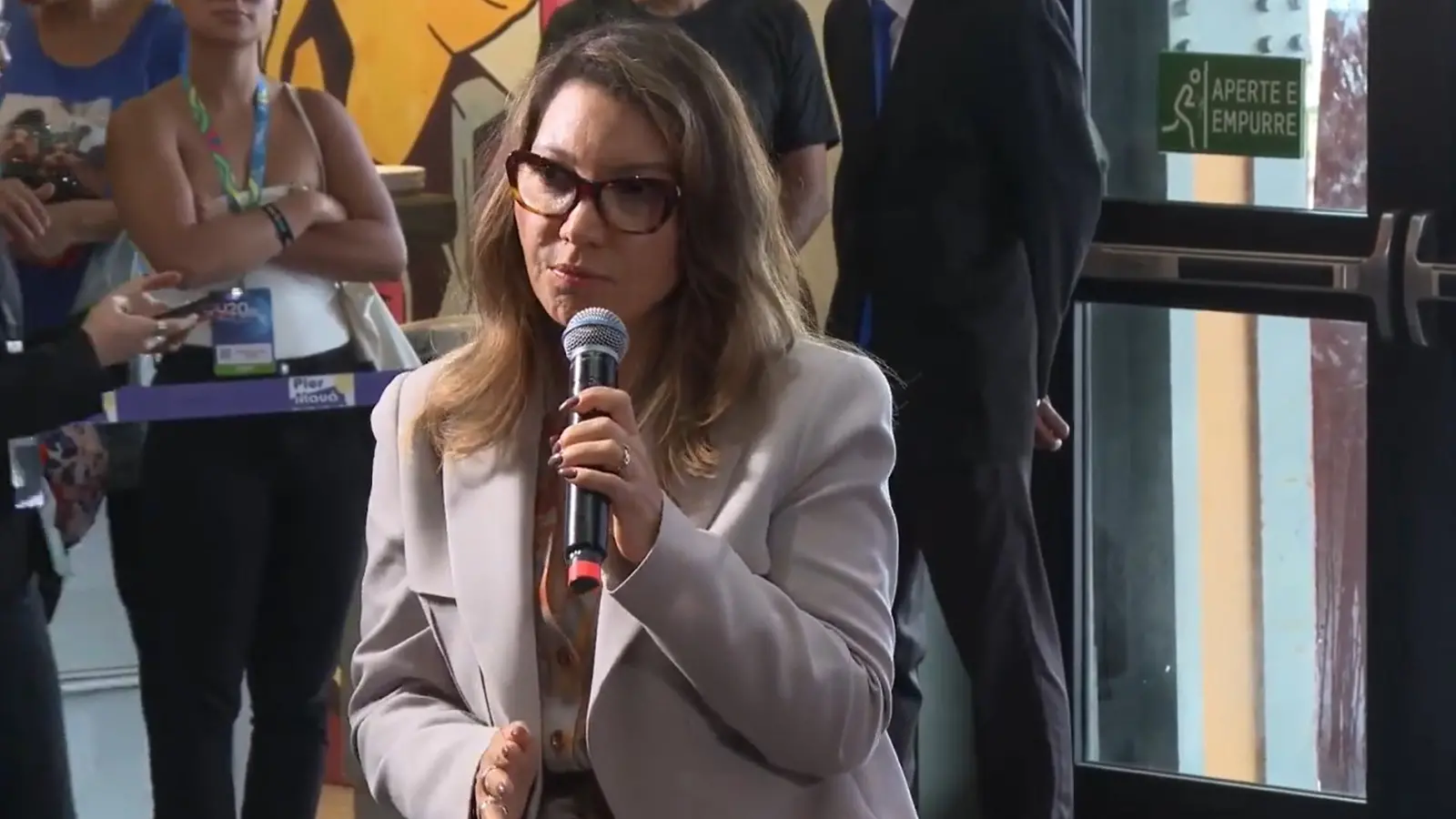 Imagem da notícia: Janja xinga Elon Musk em evento do G20, e bilionário responde