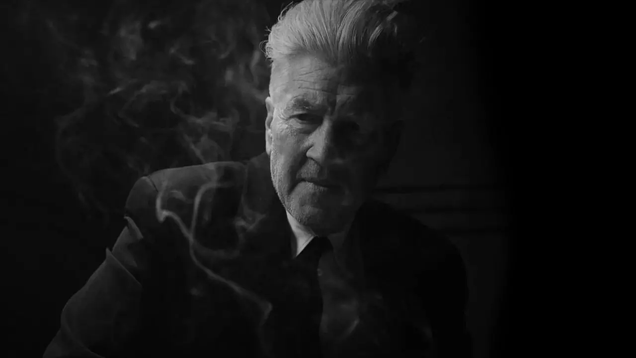 Imagem da notícia: David Lynch sofre com enfisema pulmonar e pede que fumantes larguem o cigarro: 'Mal consigo andar'
