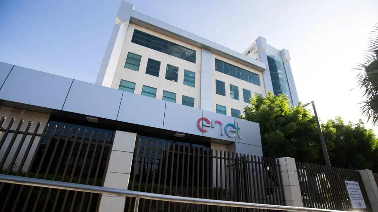 Imagem da notícia: Enel Ceará é multada em mais de R$ 10 milhões por não cumprimento de prazos de obras
