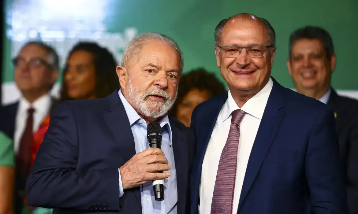 Imagem da notícia: PF deflagra operação contra militares que planejaram matar Lula e Alckmin em 2022