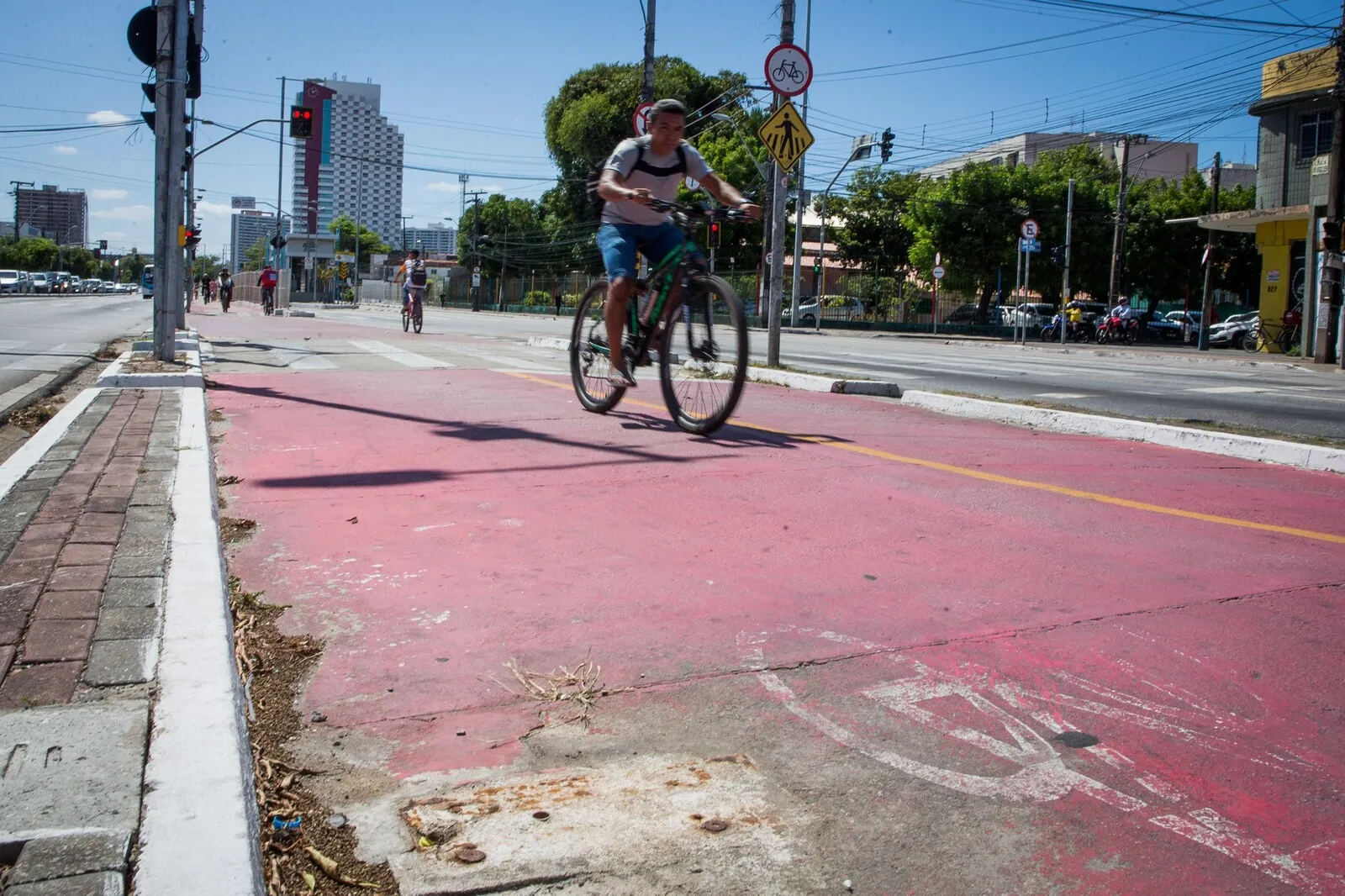 Marca no solo indica onde xiringador ficava na Av. Bezerra de Menezes