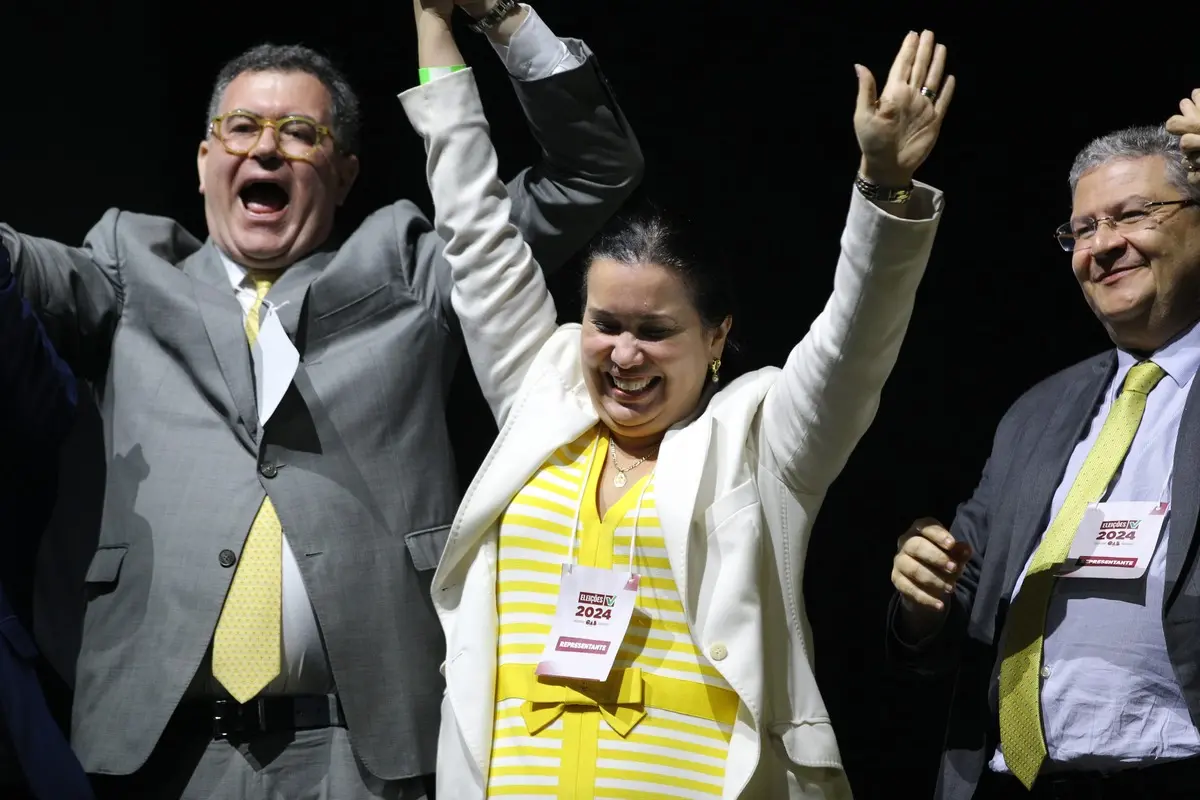 Imagem da notícia: 'Trabalho que eu tenho a honra de dar sequência', diz Christiane Leitão, presidente eleita da OAB-CE
