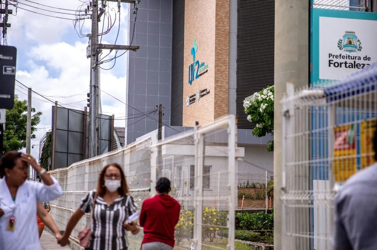Falta de medicamentos e e insumos básicos são atestadas por relatos de acompanhantes, pacientes e lojistas do entorno