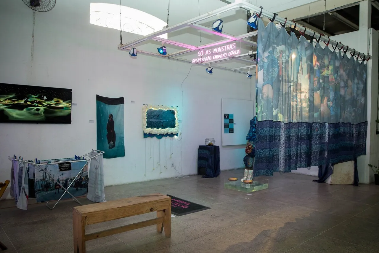 Exposição 'Investigação Submersa' é uma das que compõem a mostra; ela está em cartaz no Hub Porto Dragão