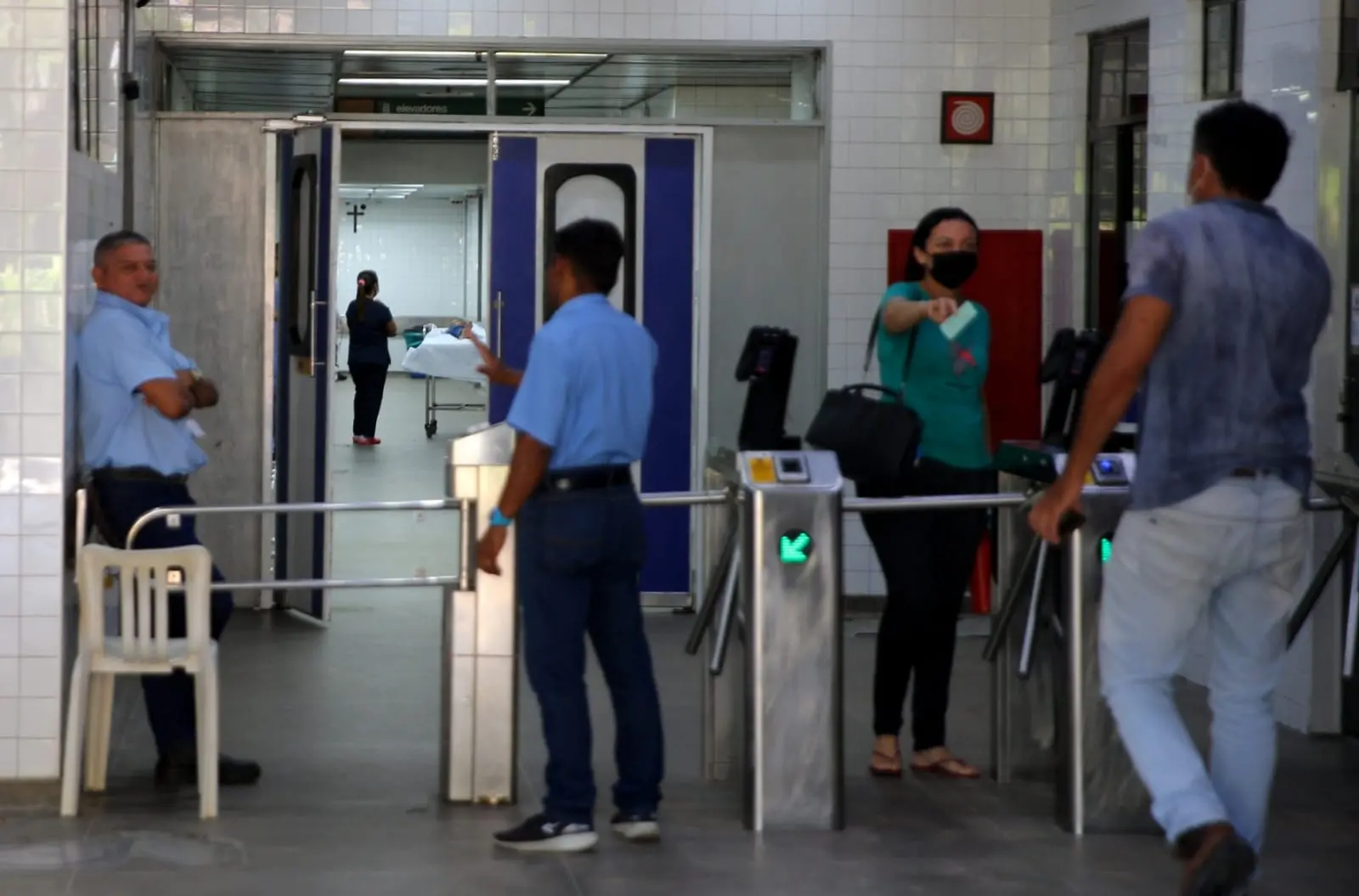 Imagem da notícia: Profissionais do IJF trabalham com improviso, atraso salarial e adoecimento: 'desgastado e fraco'