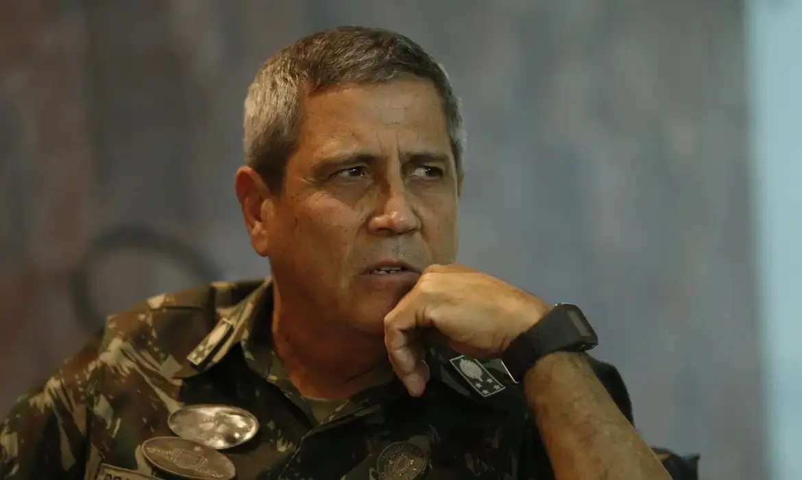 Imagem da notícia: Defesa de Braga Netto ressalta lealdade do general a Bolsonaro