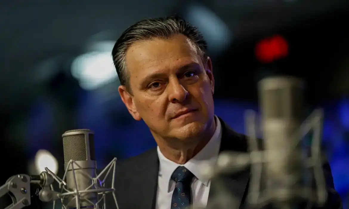 Imagem da notícia: Ministro da Agricultura apoia produtores de carne contra o Carrefour