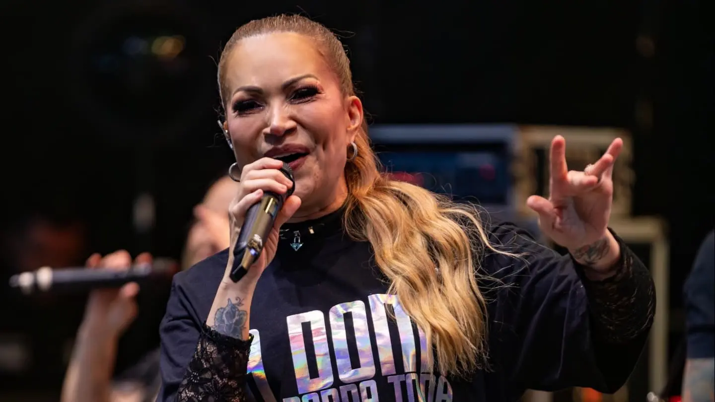 Cantora convidou grandes nomes da música para participar de produção audiovisual