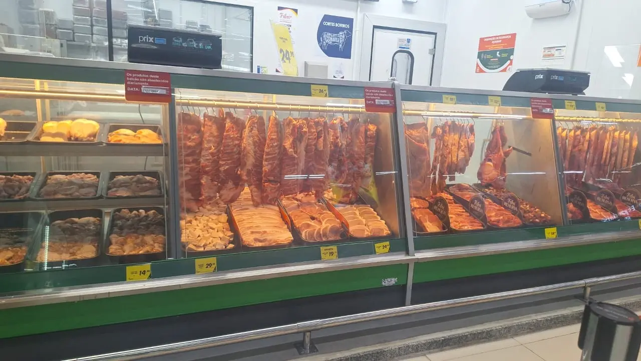 Imagem da notícia: Após boicote de frigoríficos, lojas do Atacadão em Fortaleza estão com estoque normal de carne 