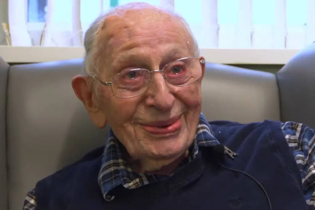 Imagem da notícia: Homem mais velho do mundo morre três meses após fazer 112 anos, na Inglaterra