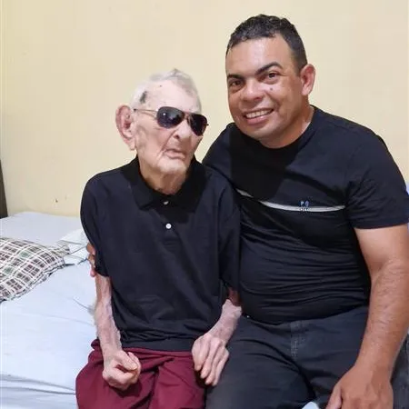 Marcos costuma visitar o pai toda semana