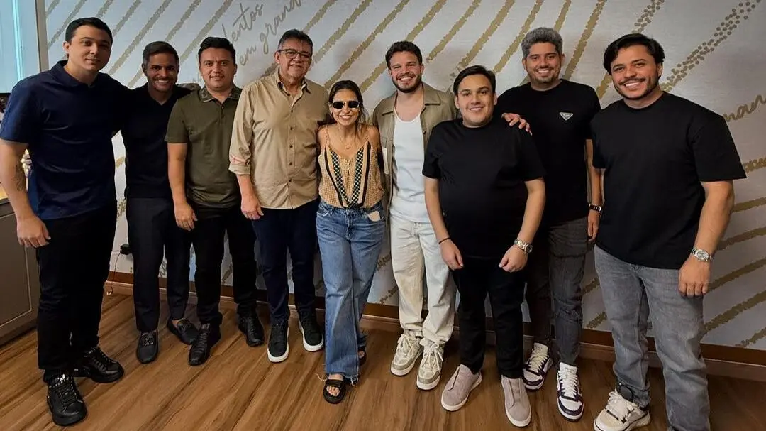 Matheus Fernandes ao lado de Simone Mendes e empresários
