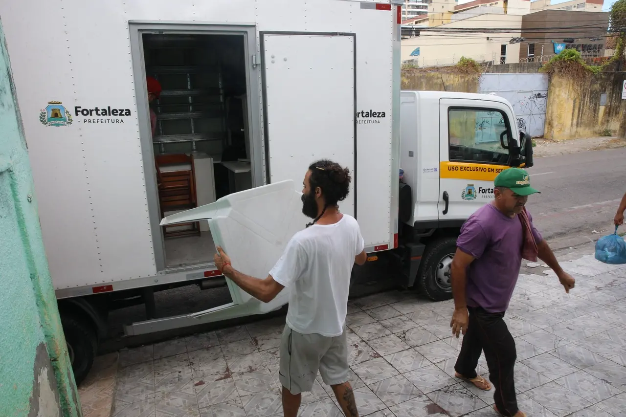 Imagem da notícia: Após ação judicial, fechamento de centro para pessoas situação de rua em Fortaleza é suspenso