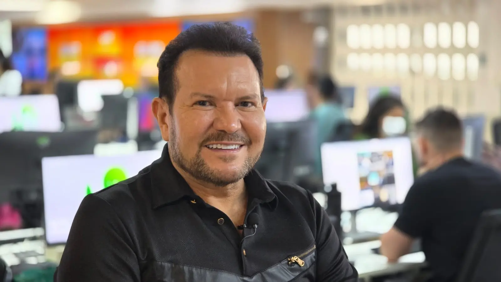 Ximbinha passou pelo Ceará em diferentes veículos para divulgar trabalho musical