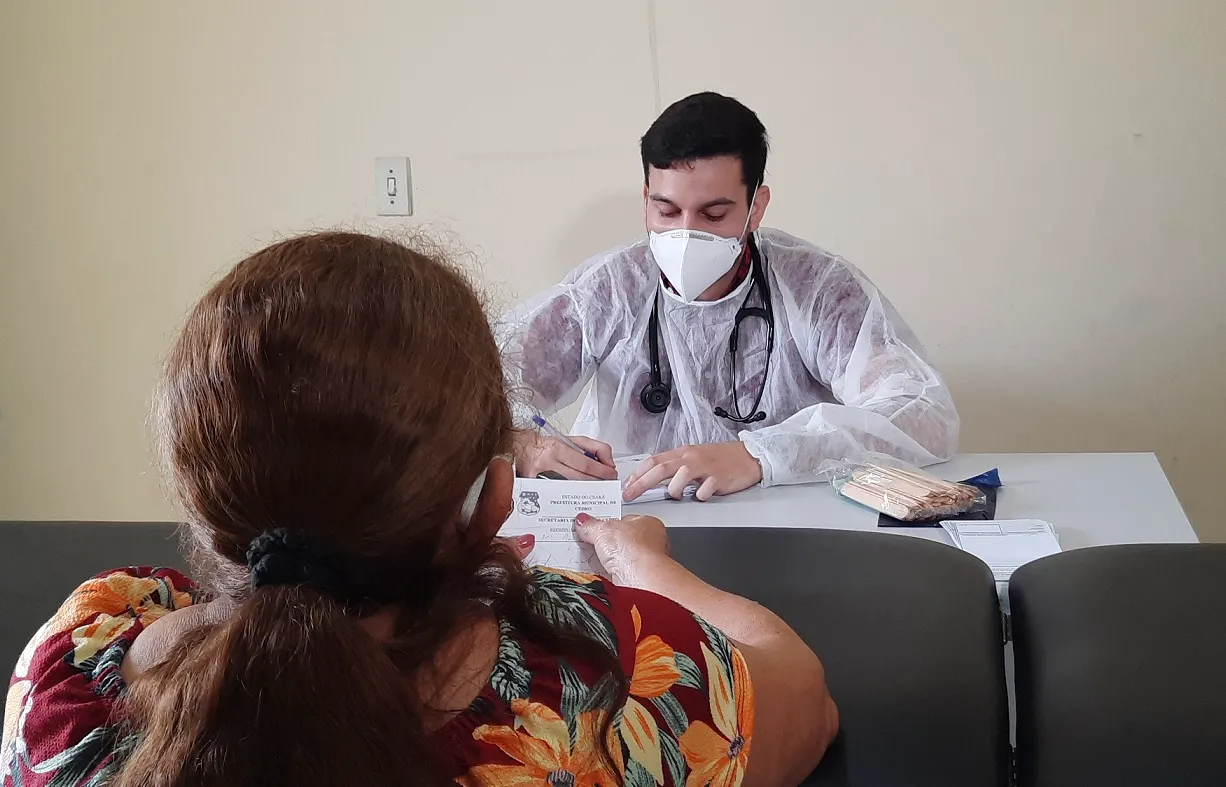 Profissionais e pacientes com sintomas gripais ou fatores de risco são orientados a utilizar máscaras