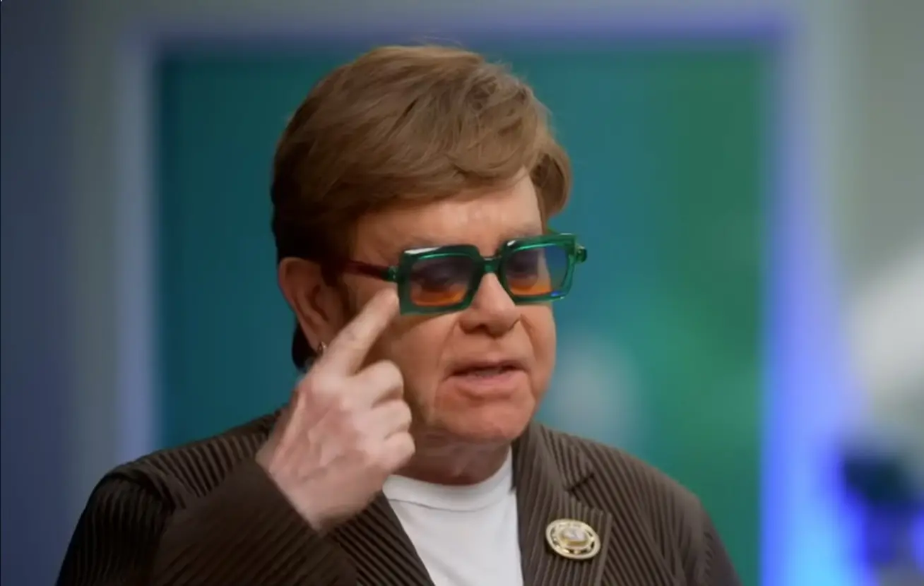 Imagem da notícia: Elton John perde visão de olho direito e enfrenta dificuldades para produzir músicas 
