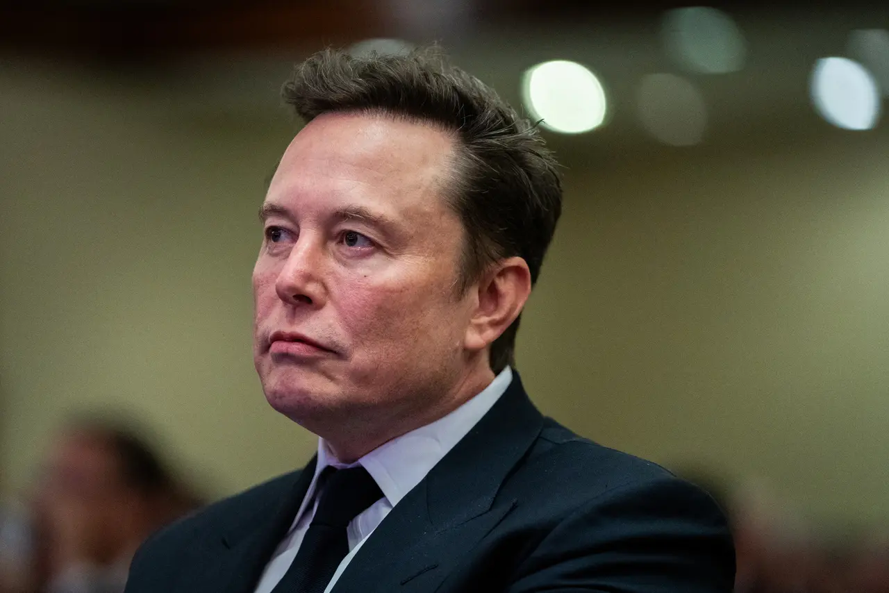 Imagem da notícia: Starlink, do Elon Musk, vai passar a oferecer conexão de internet para celular