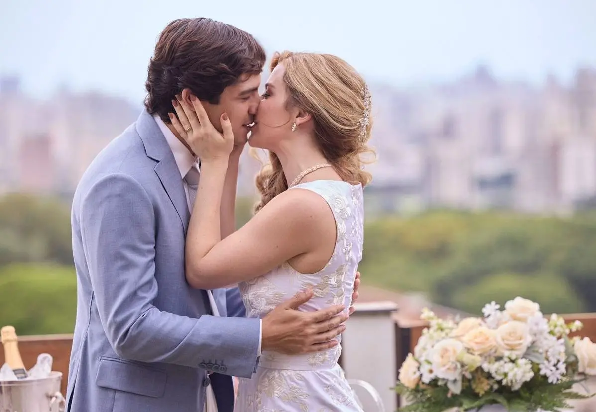 Imagem da notícia: Atriz de 'Senna', Alice Wegmann rebate críticas à pouca menção a namoradas de piloto em série
