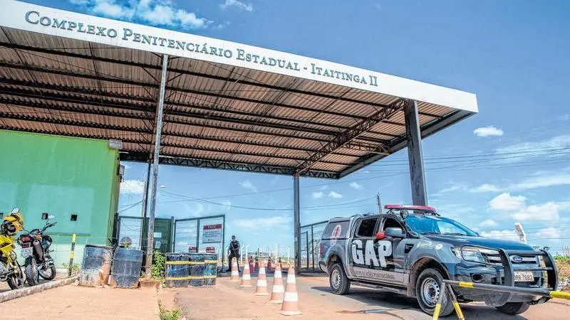 Imagem da notícia: Chefe da facção criminosa GDE é assassinado dentro de presídio na Região Metropolitana de Fortaleza