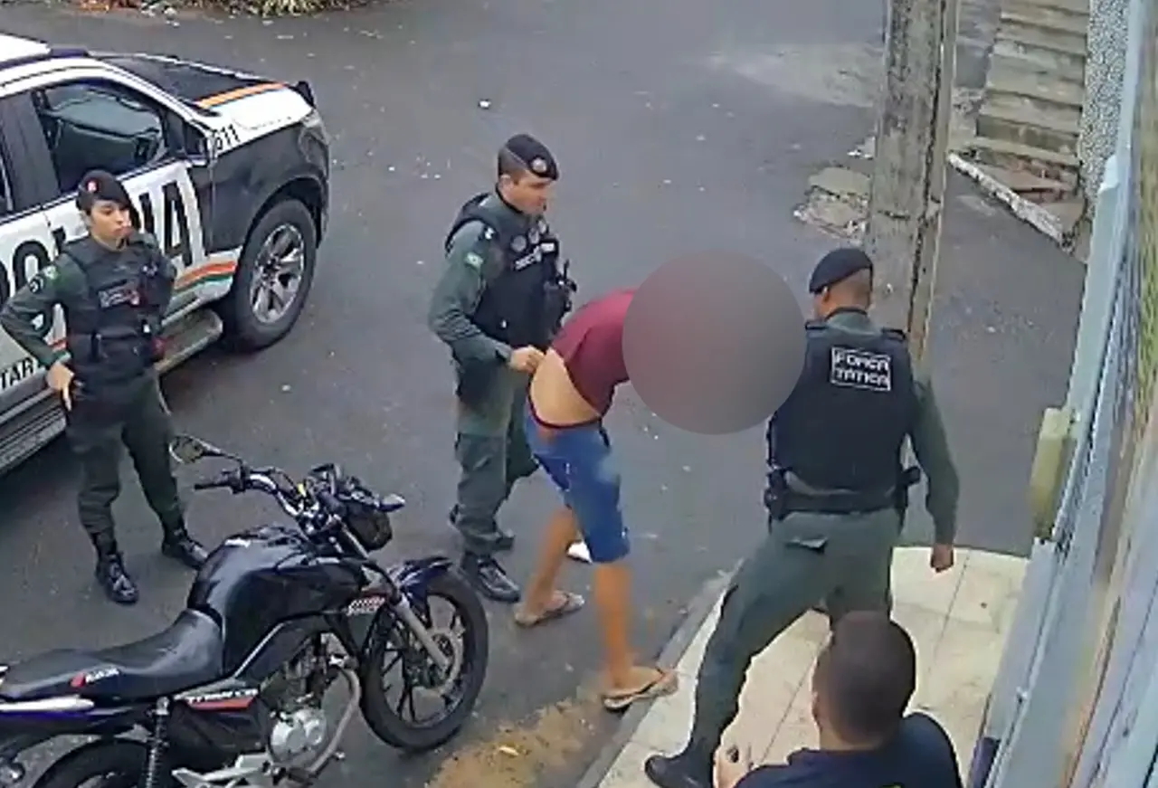 Imagem da notícia: PM é afastado por agredir jovem de 18 anos com socos durante abordagem em Sobral