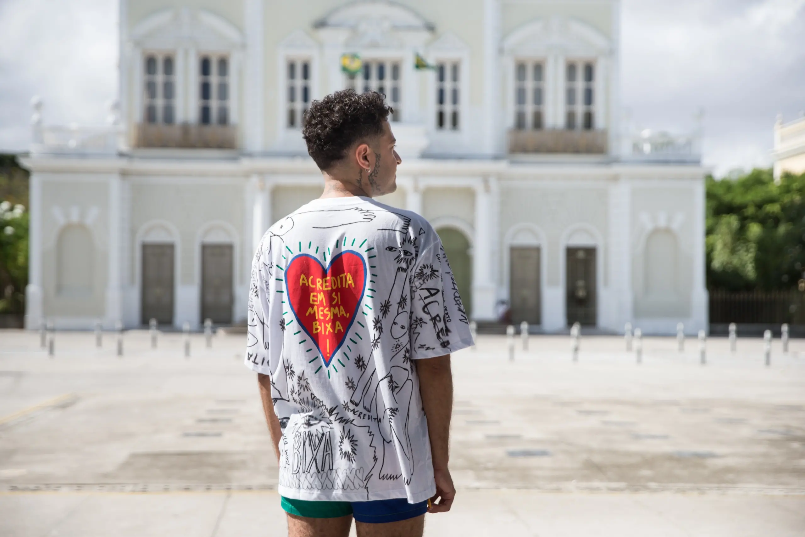 Imagem da notícia: 'Acredita em si mesma, bixa!': com afirmação de si, desenhista Peaug faz manifesto pelas vidas LGBT+