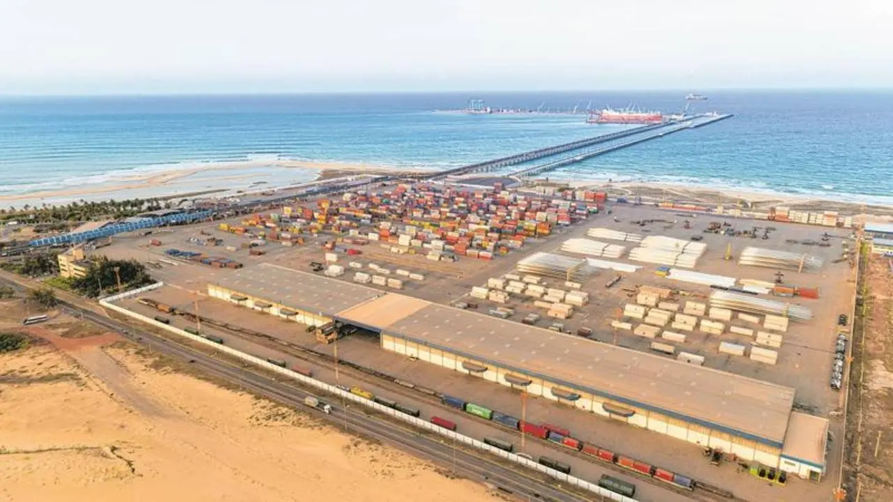 Imagem da notícia: Com transnordestina e terminal, Ceará deve vender combustível a outros estados e preços devem baixar
