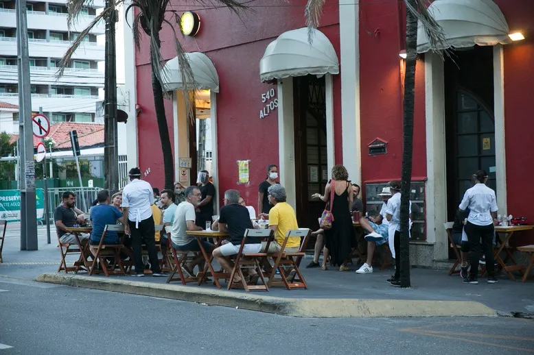 Bares e restaurantes devem ser beneficiados com menos dias de Réveillon 2025, diz setor