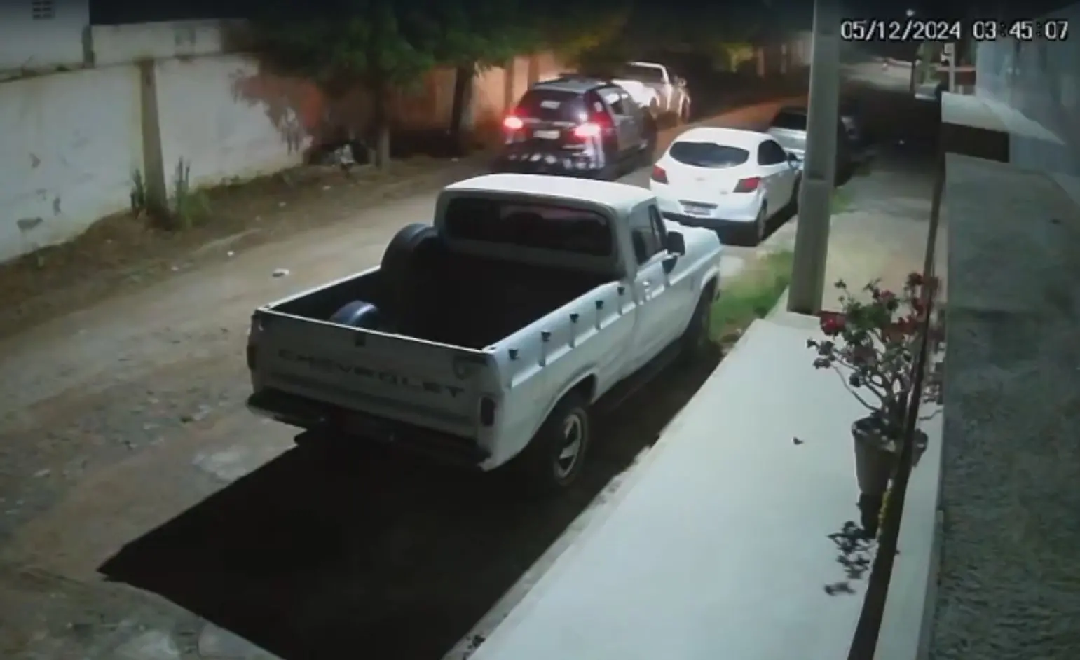 Imagem da notícia: Dois suspeitos de balear PM na cabeça morrem em confronto com a polícia no Interior do Ceará