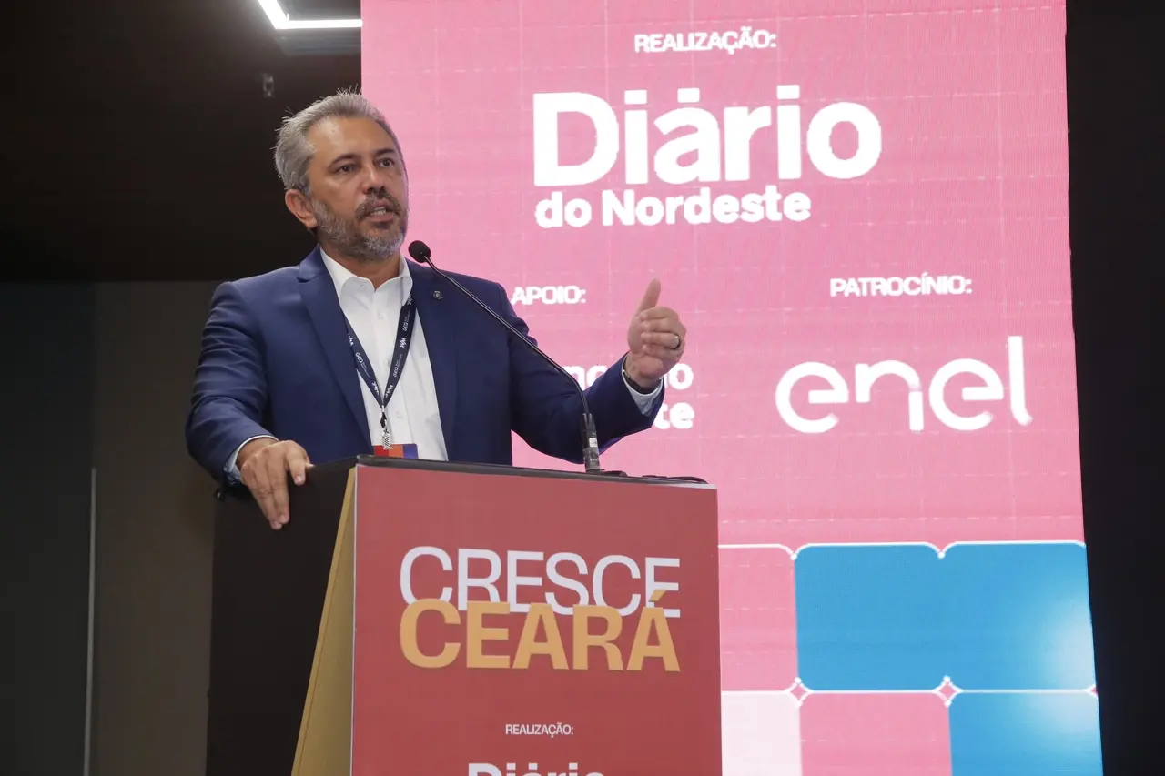Imagem da notícia: Uso de drones para aplicar agrotóxicos no Ceará deve ser aprovado neste ano, diz Elmano
