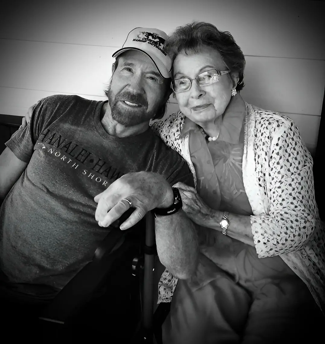 Imagem da notícia: Mãe de Chuck Norris morre aos 103 anos