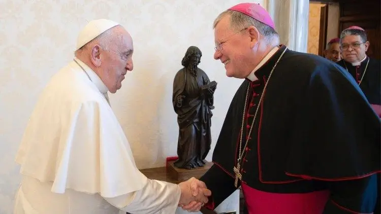 Imagem da notícia: Papa Francisco oficializa brasileiro e outros 20 bispos como novos cardeais da Igreja Católica 