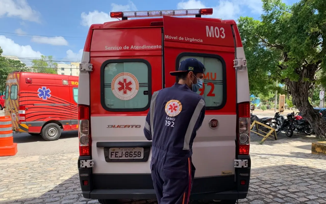 Imagem da notícia: Sargento da Polícia Militar morre em acidente entre moto e ônibus no Centro de Fortaleza 