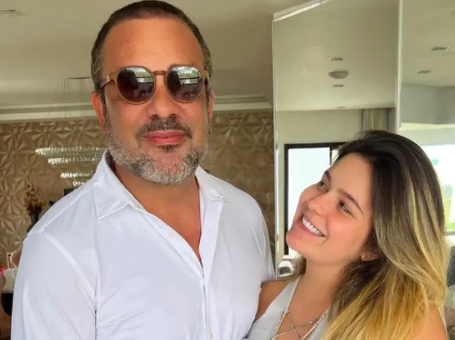 Imagem da notícia: Pai de Viih Tube dá indícios de reconciliação com a filha após meses de desentendimento