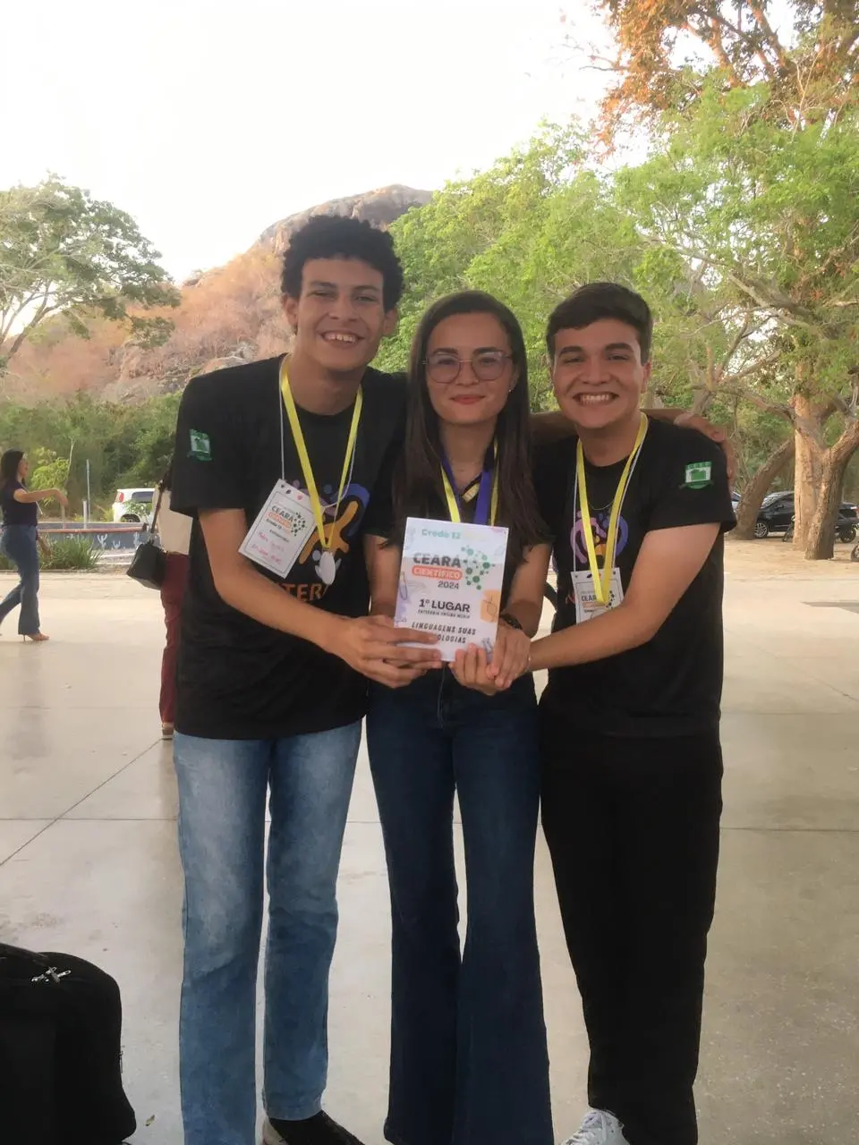 Imagem da notícia: Estudantes de escola pública do CE escrevem cartas para 'mandar boas energias' a mulheres hospitalizadas