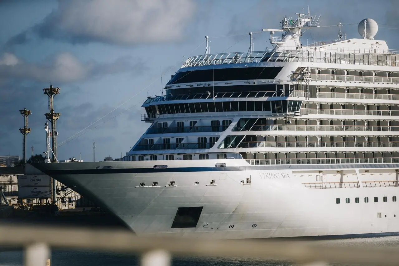 Imagem da notícia: Turistas dos EUA chegam a Fortaleza em voos fretados para embarcar em cruzeiro de luxo