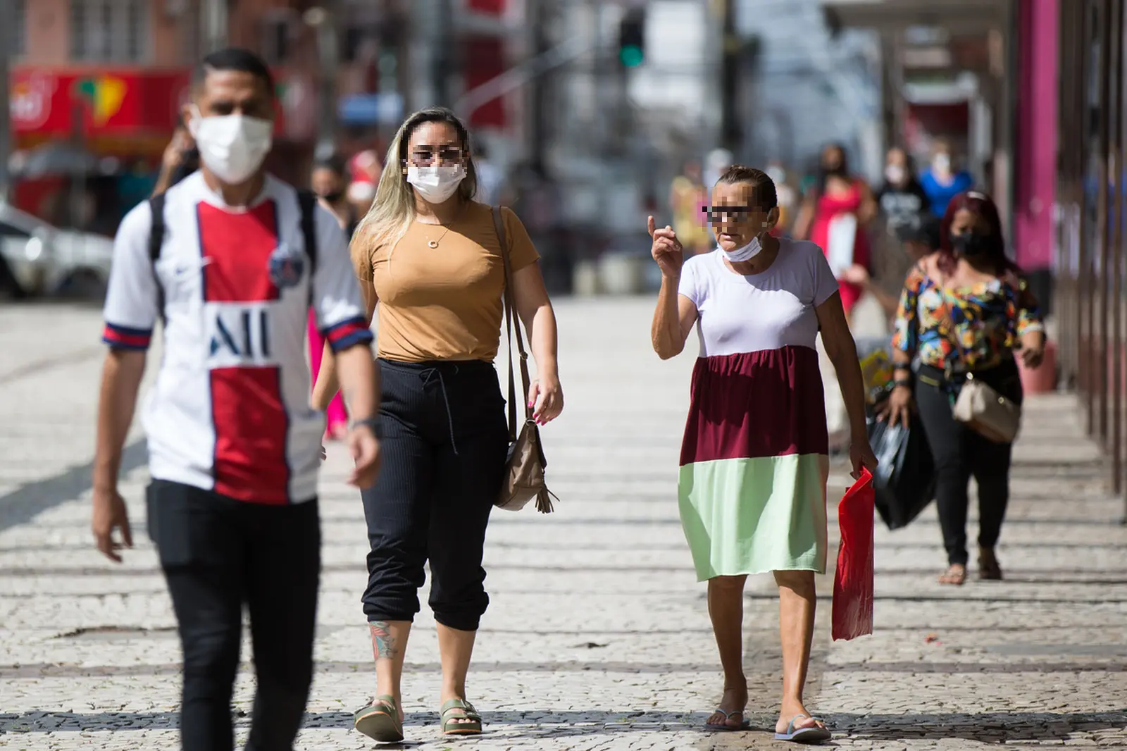 Imagem da notícia: Testes positivos de Covid quase triplicam em uma semana no Ceará; veja quando e onde fazer exame