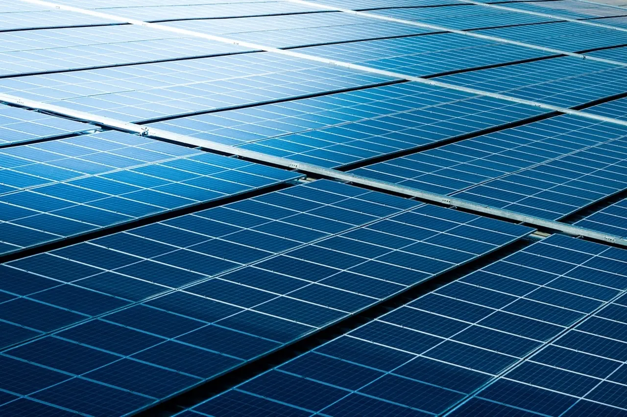 Imagem da notícia: Empresa chinesa tem projeto de energia solar de R$ 1 bilhão em duas cidades do Ceará