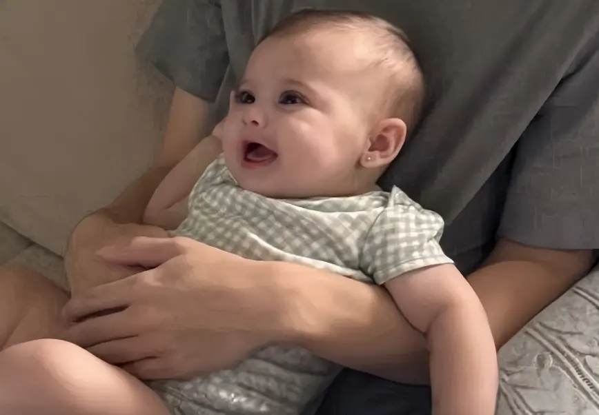Imagem da notícia: Helena, filha mais nova de Neymar, é internada