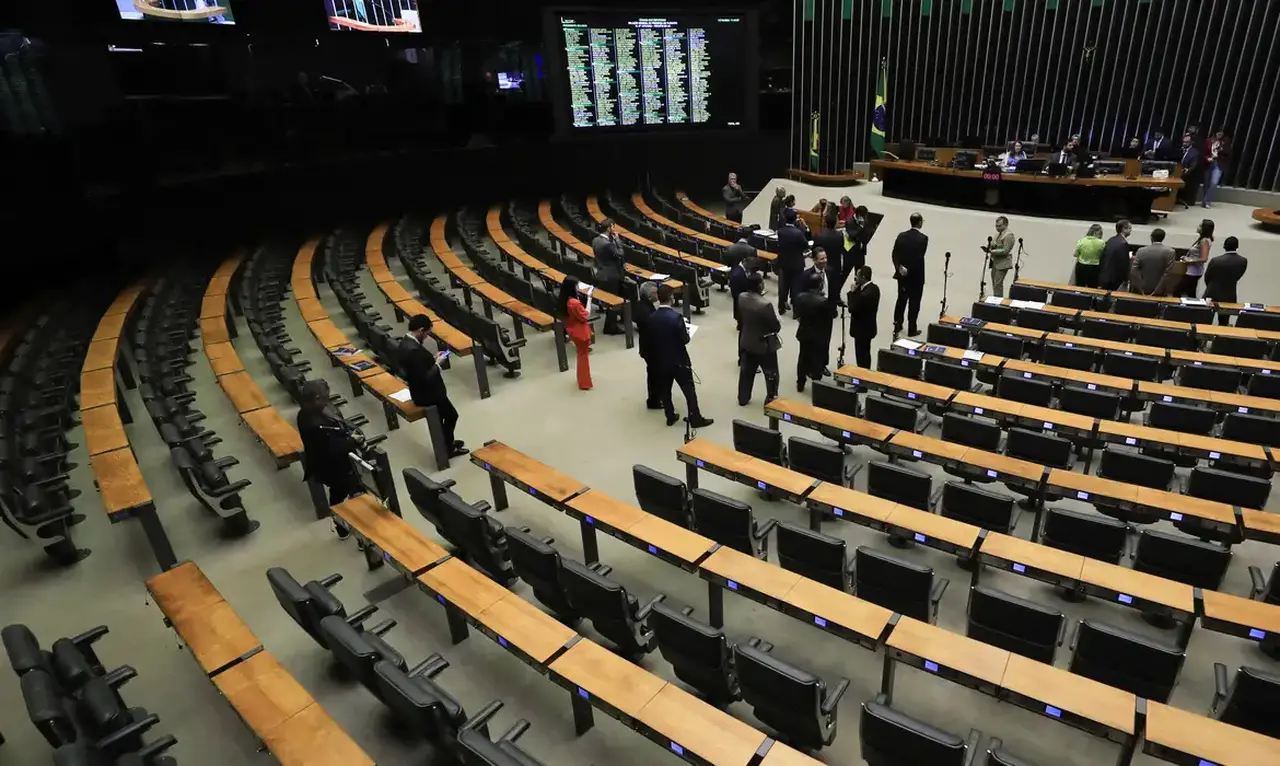 Imagem da notícia: Castração química de pedófilos condenados é aprovada pela Câmara dos Deputados