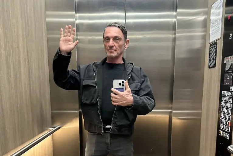 Imagem da notícia: Paulo Miklos, ex-vocalista do Titãs, é internado na UTI em SP