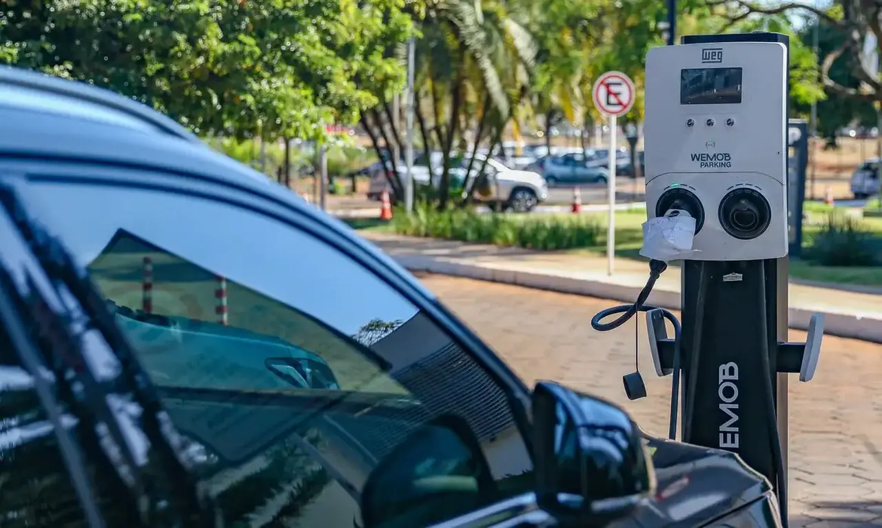 foto de carregador de carro elétrico