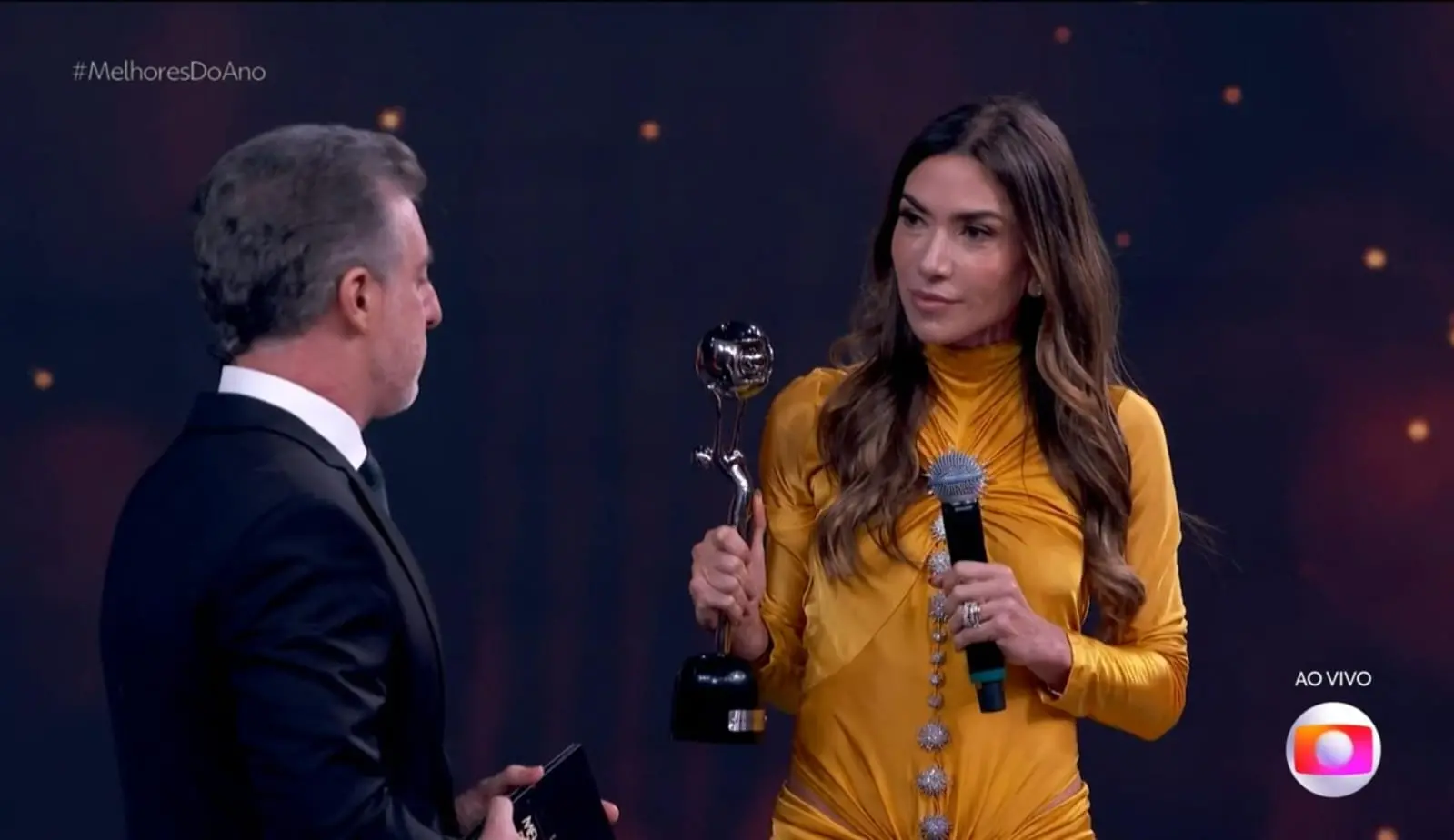 Imagem da notícia: Globo e SBT fazem transmissão simultânea do  'Melhores do Ano' para homenagear Silvio Santos 