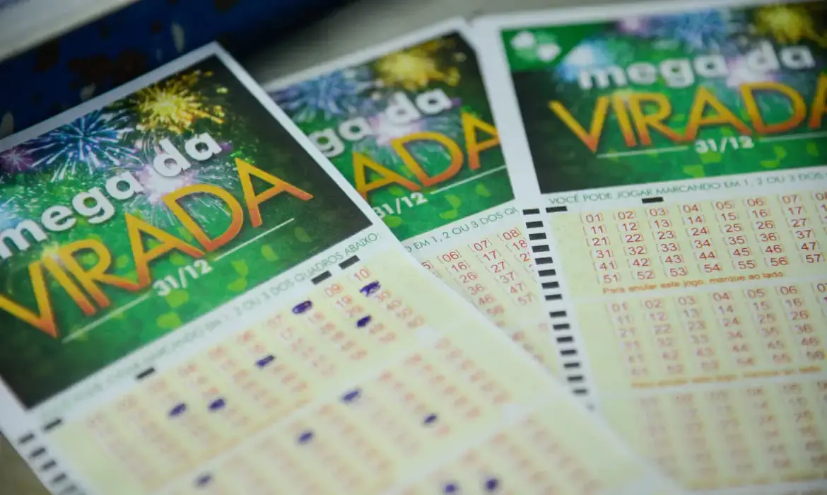 Imagem da notícia: Mega da Virada: saiba quanto rende o prêmio de R$ 600 milhões na poupança